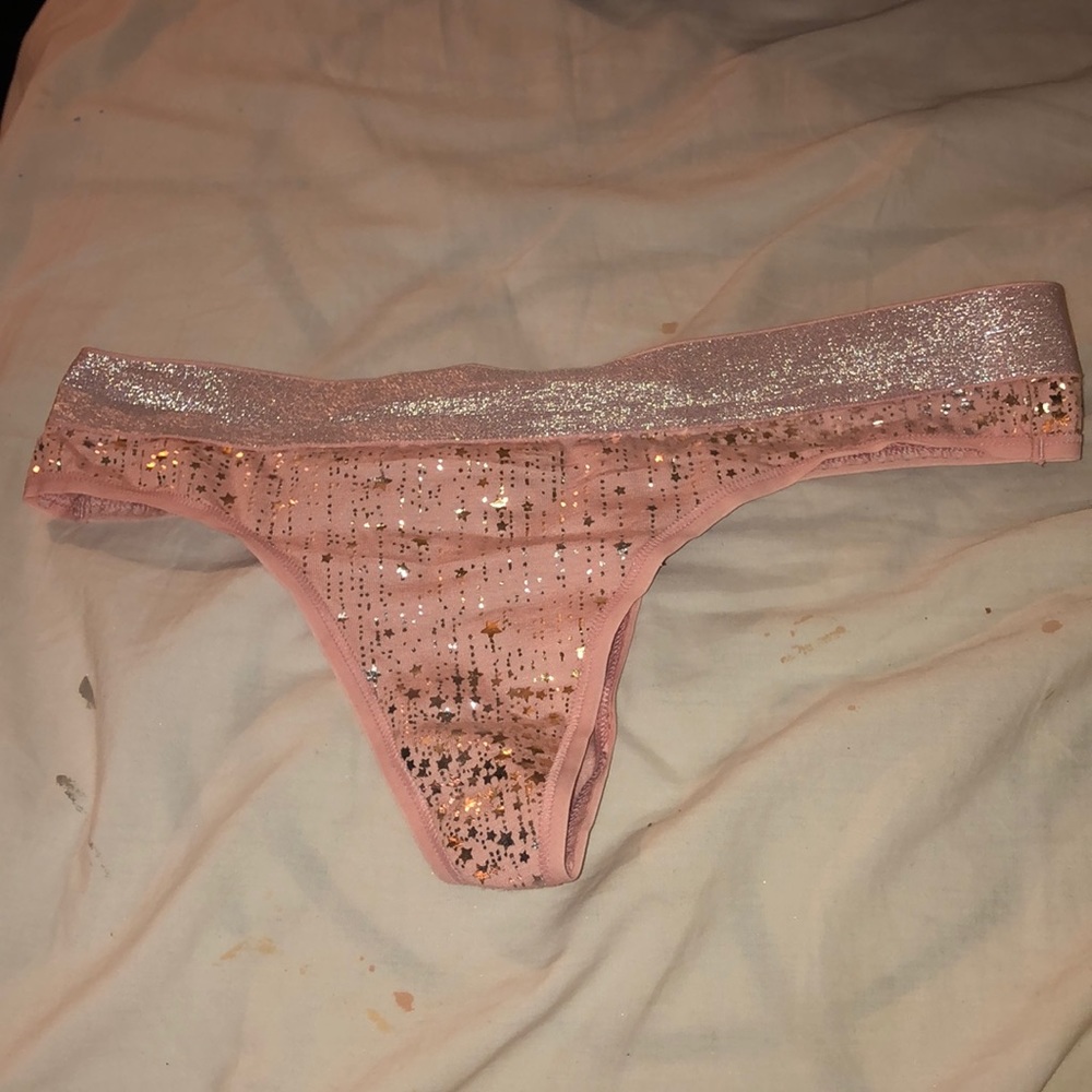 <Never Worn> Victoria Secret thong size medium